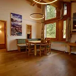 Chesa Munteratsch 2-zimmerwohnung 301 Typ E アパート
